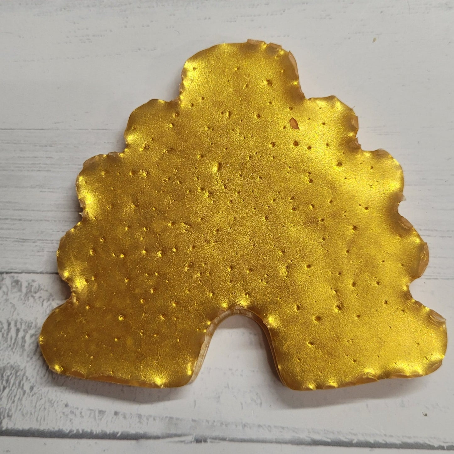 Spice up your car with the Lemon Lavender scent, Our freshies are crafted with scented beads and oils and come equipped with an eyelet for hanging. A hanging string is also included, making this a versatile option for indoor use as well!