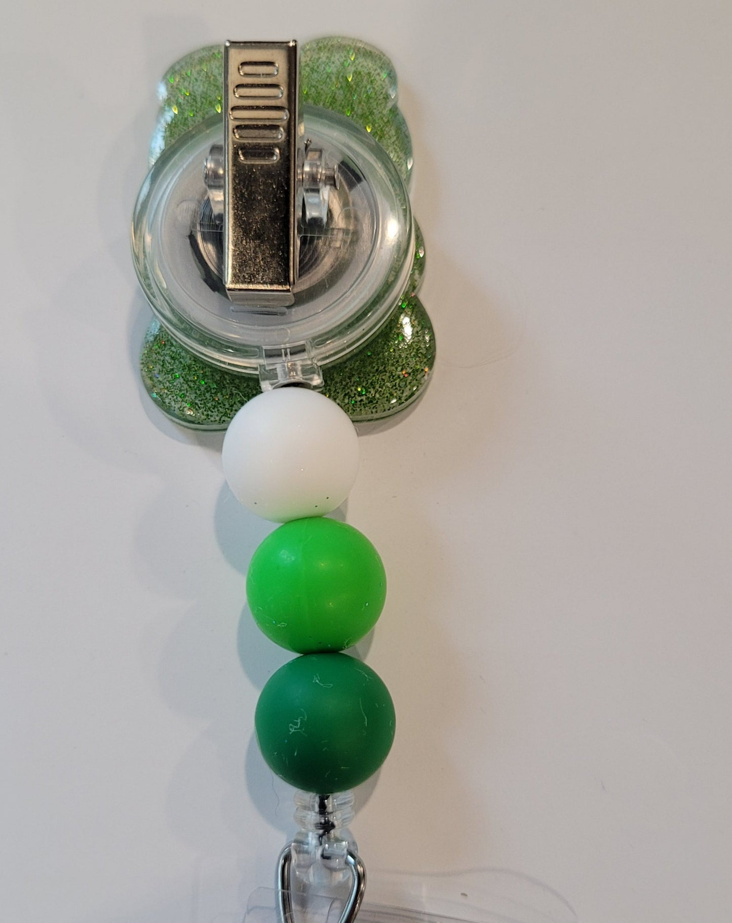 As a Gummy Bear in a Gummy World, these irresistible Badge Reels will have you craving for more! Pick from a range of vibrant colors and silicone accent beads for a truly tasty look!