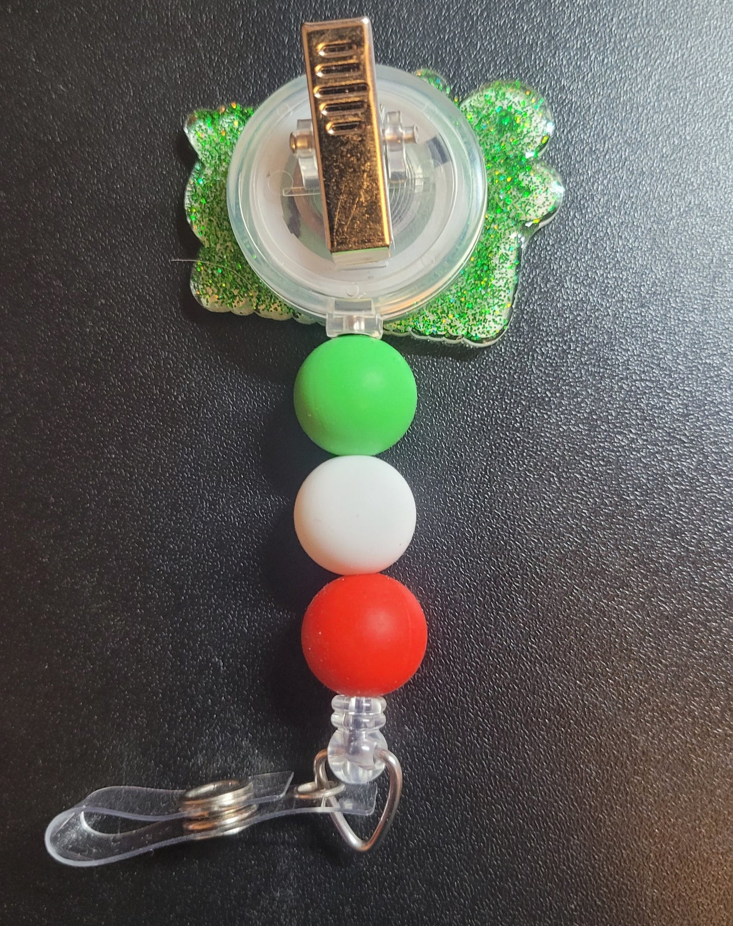 Straight to the point with this badge reel. Merry Christmas. A green glitter back and 3 silicone matching beads add to the look. An excellent choice for a stocking stuffer.