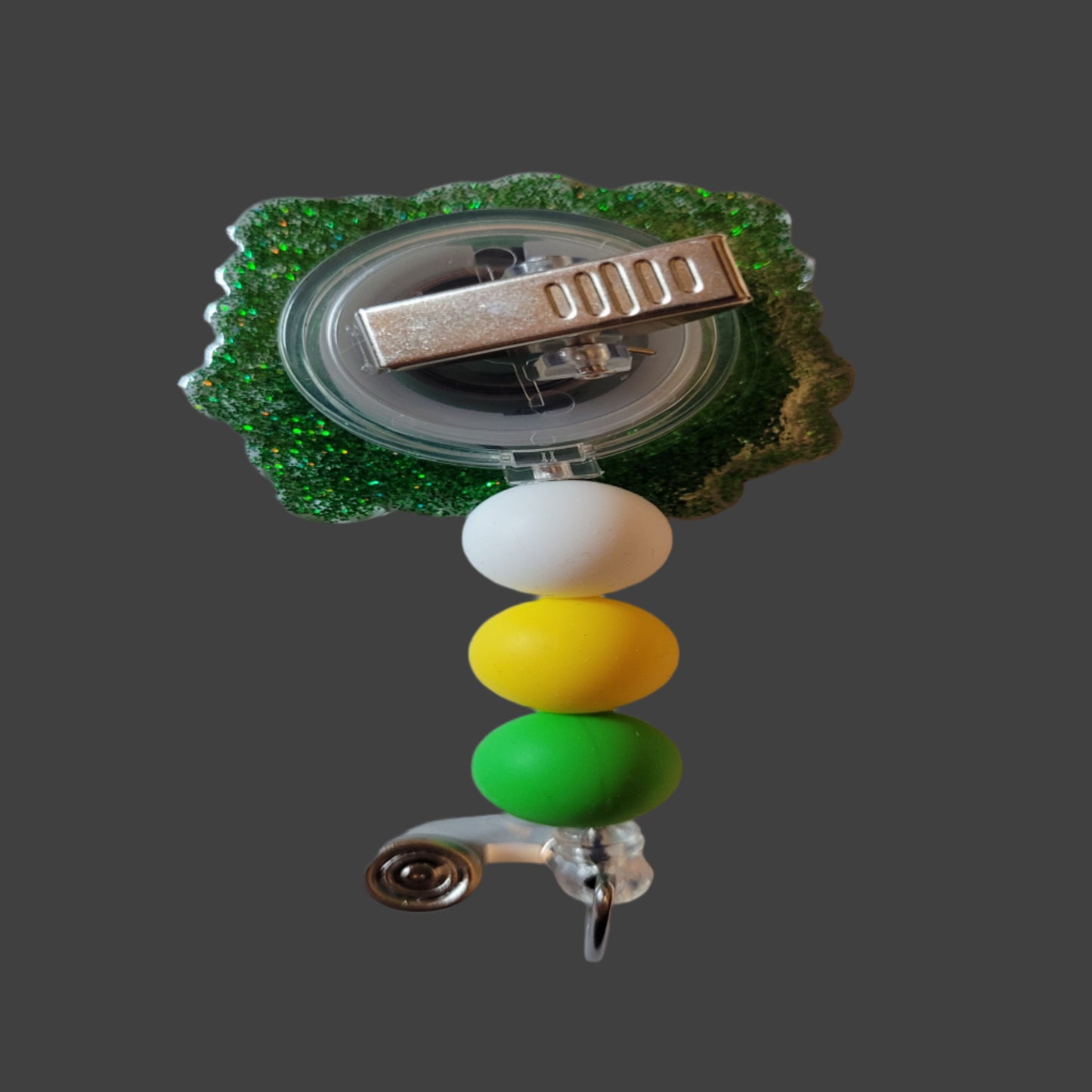 Here we have a fun Rootin Tootin Friends Badge Reel featuring all your favorite character's on lucky 4 leaf clovers. A green glitter back and 3 matching silicone beads finish the look.