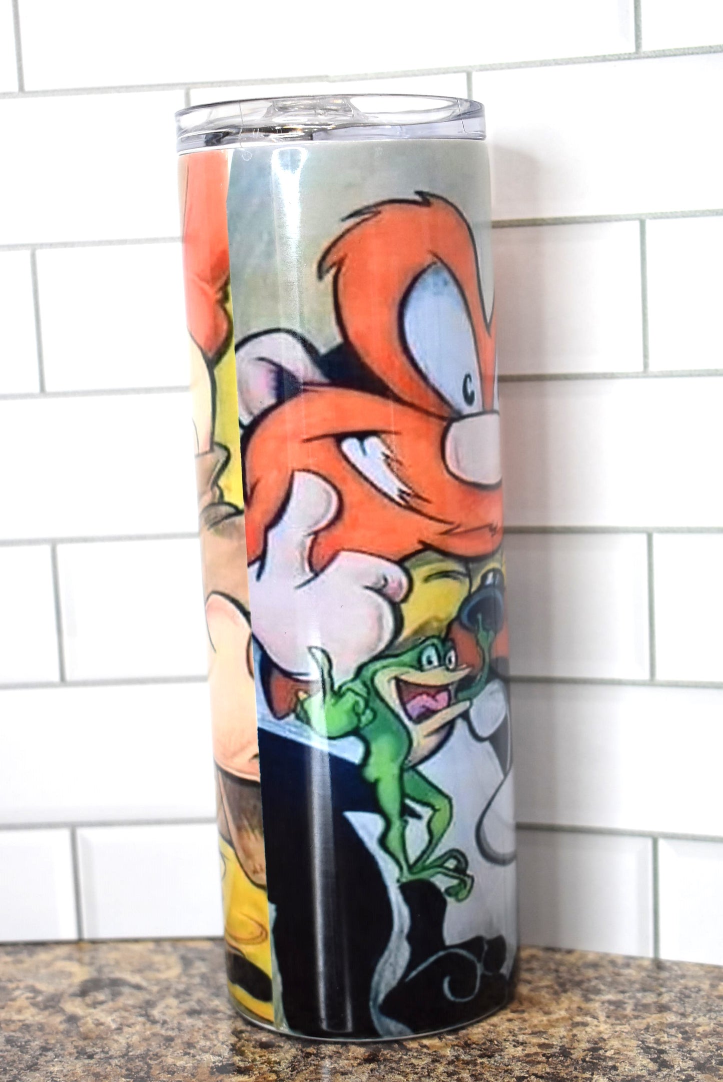 This 20oz Stainless Steel tumbler features an unfiltered adult finger salute from your childhood Looney Tunes favorites including Elmer Fudd and Yosemite Sam. It is made of a stainless steel double-wall and is vacuum insulated, with a clear sliding classic lid and a clear straw, and is BPA free.