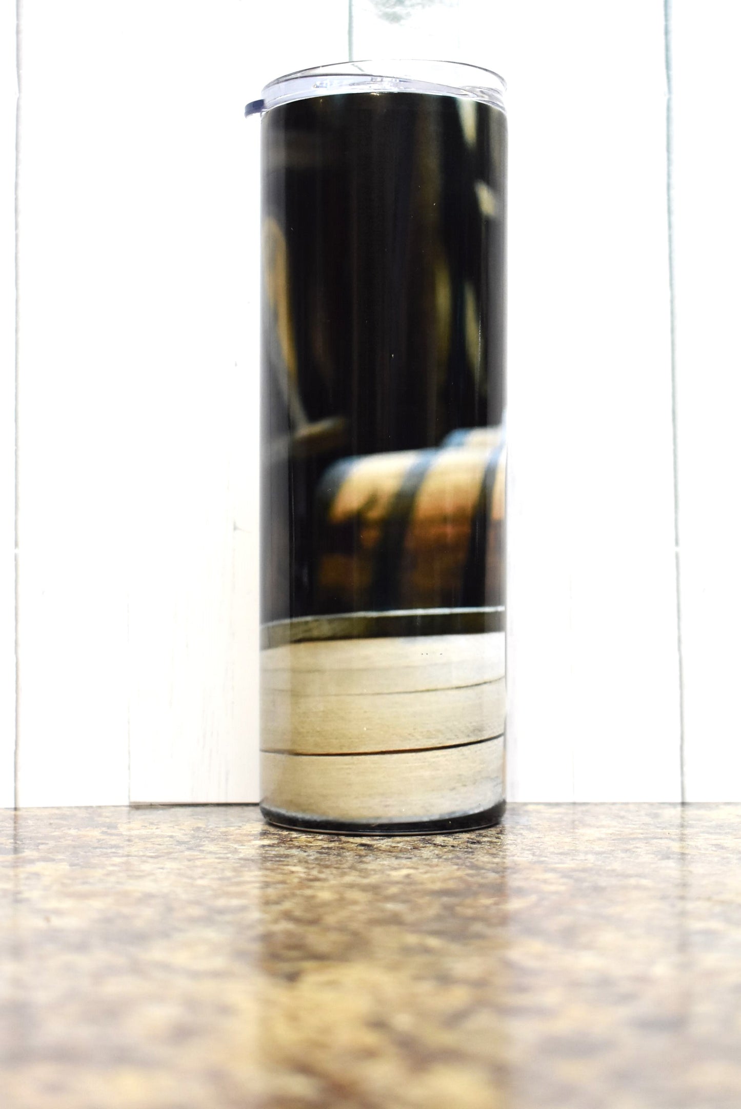 This 20 oz stainless steel Makerflo tumbler comes straight from Kentucky...Woodford Reserve... quality Kentucky Straight Bourbon Whiskey is depicted beautifully here. A glass and 3 rocks please!