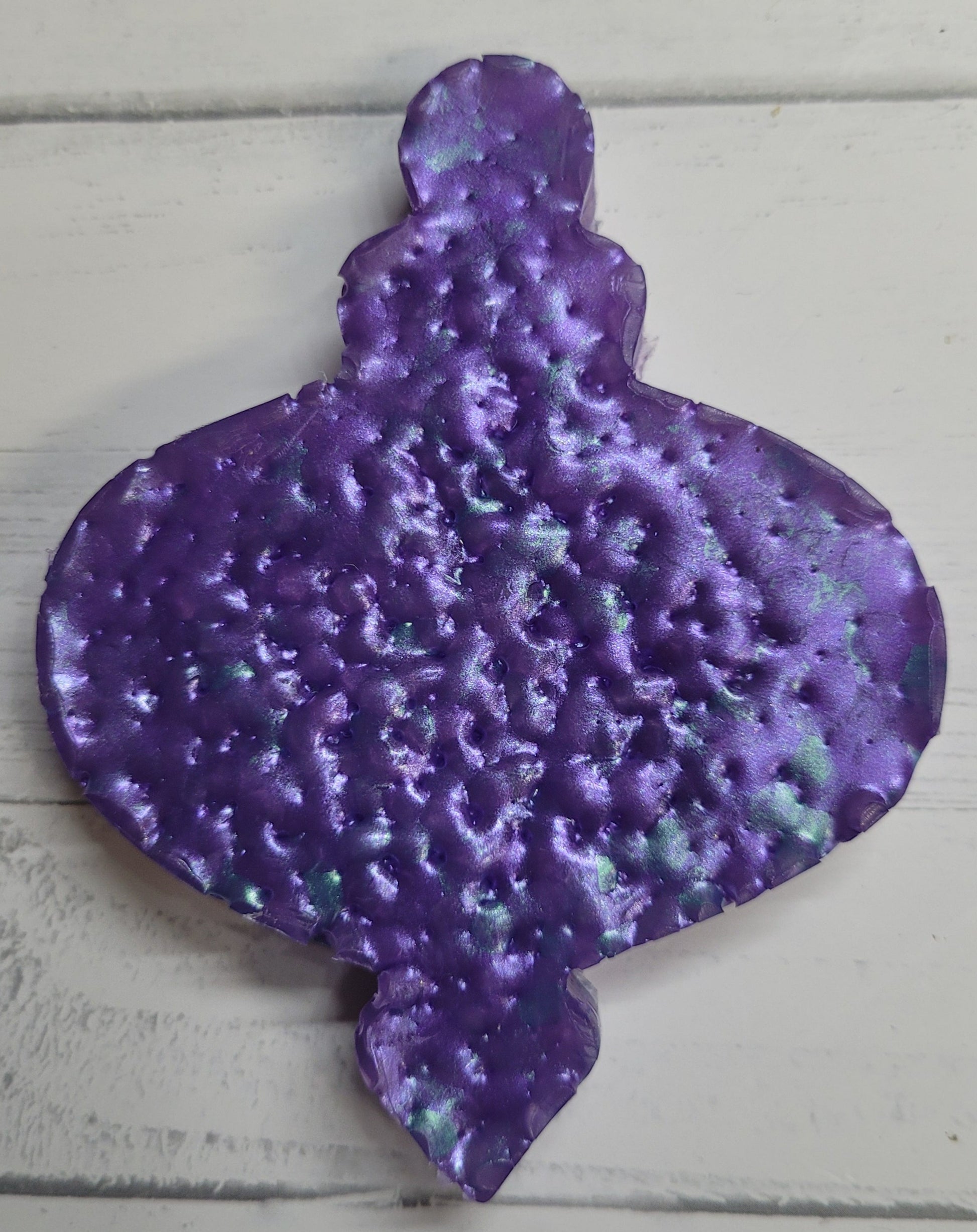 Indulge in a fresh and fun car ride with our Sugar Plum scent! Experience notes of ripe purple plums, creamy vanilla orchid, and sweet musk. Made with scented oils and beads, this gem is equipped with an eyelet for effortless hanging and a string for added convenience. Not just for cars, elevate your indoor spaces with this versatile Air Freshener!