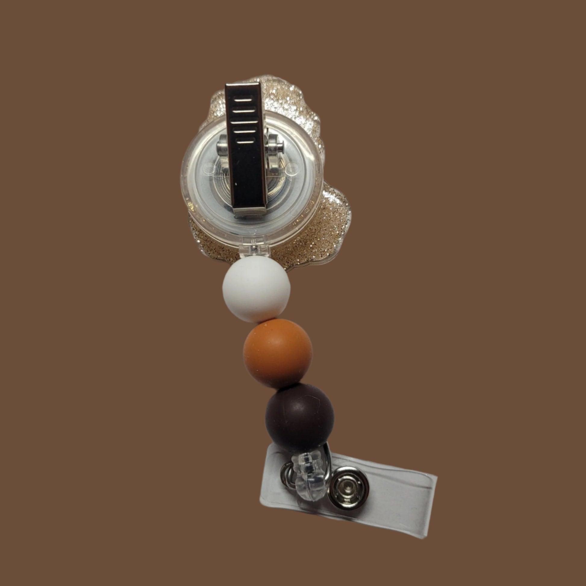 Looking for a charming badge reel? Well, look no further because we've got our Lion Heart Bear here! With a glittery clear back and 3 matching silicone beads, it's perfect for all the bear lovers out there.