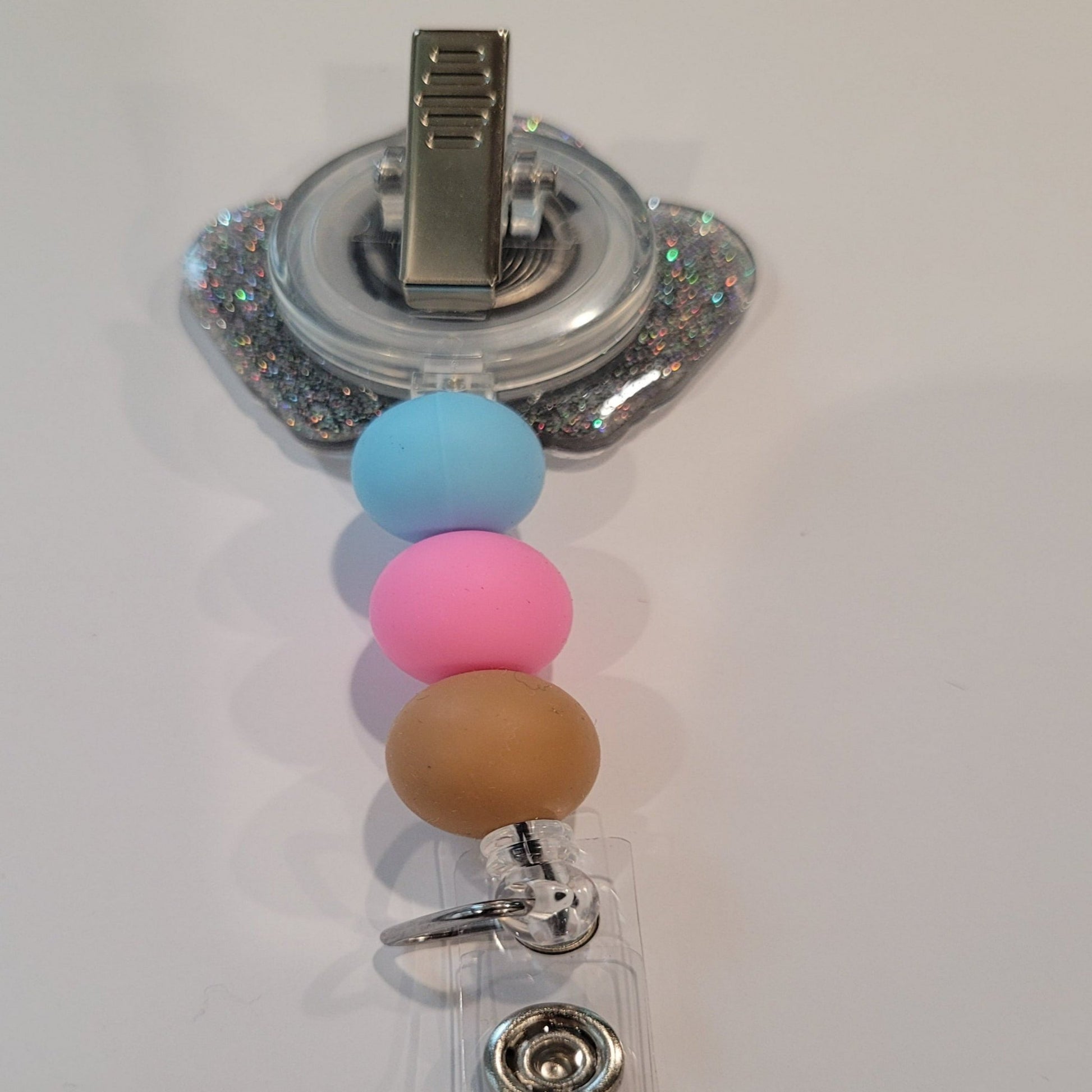I scream you scream we all scream for Ice Cream! Beat the heat of summer with the time-honored treat of the classic ice cream cone. This acrylic badge reel features 3 tasty treats with a shimmering glitter back and color coordinating silicone beads to finish the look.